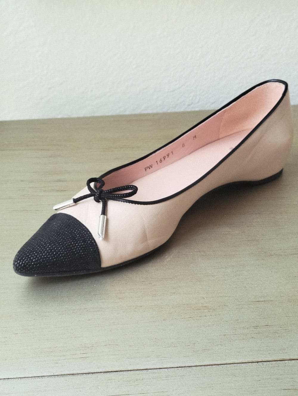 Stuart Weitzman Cream and Black Pointed Toe Bow Flats - Picture 8 of 13